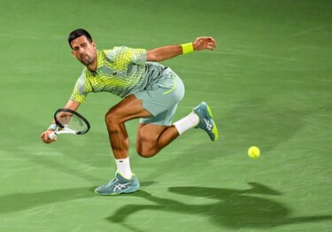 Djokovic acelera a cuartos en Dubai