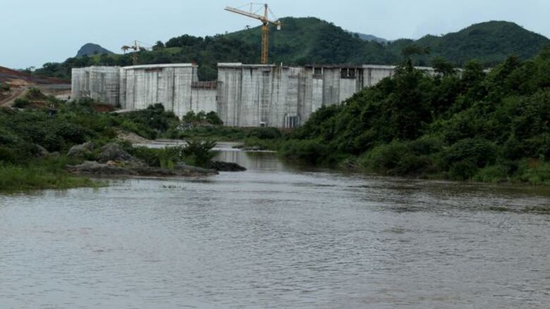 Policía desaloja el área de Barro Blanco