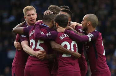 El City no baja el ritmo; United vence al Tottenham