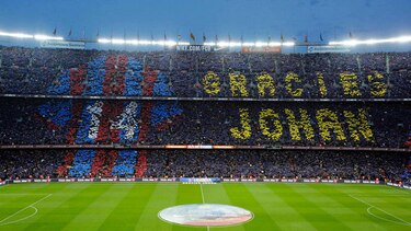 El Camp Nou recuerda a Johan Cruyff