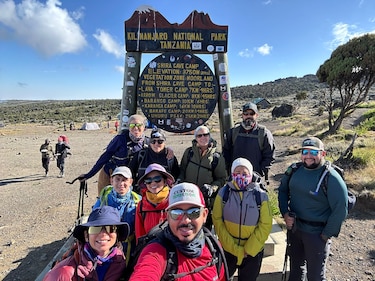 Panameños van rumbo a la cima del Kilimanjaro