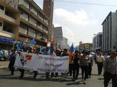 Trabajadores marchan en su día