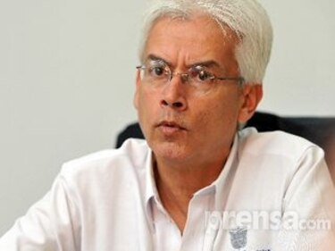 Contemplan suspender licencias por conducir en los hombros