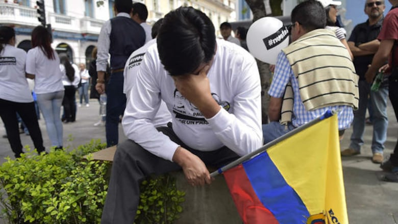 Presidente de Ecuador confirma que periodistas están muertos