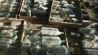 Hallan licor de un siglo de antigüedad