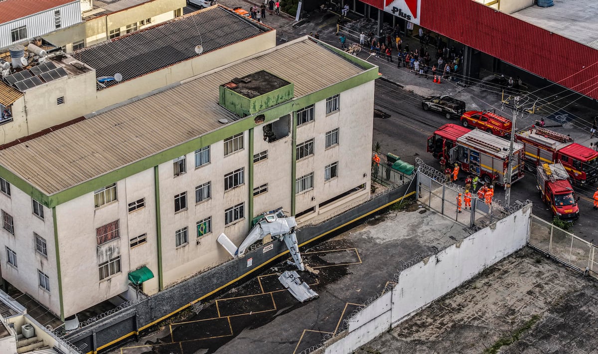 Suben a tres los ocupantes muertos de avioneta que se estrelló contra edificio en Brasil
