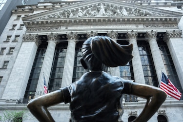 Tensión en Ormuz apenas roza a Wall Street mientras repunta el petróleo