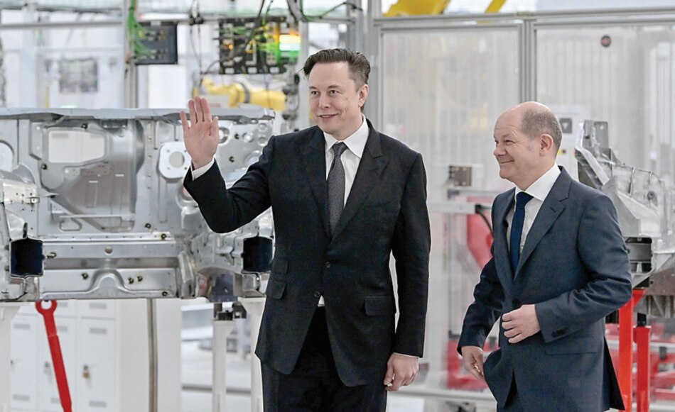 Elon Musk inaugura ‘megafábrica’ de autos eléctricos en Alemania