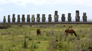 ‘Algún día volverán al océano’: la lenta destrucción de los moái en la Isla de Pascua