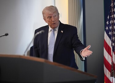 Trump dice que Irán no está cumpliendo lo acordado sobre el tránsito de crudo en Ormuz