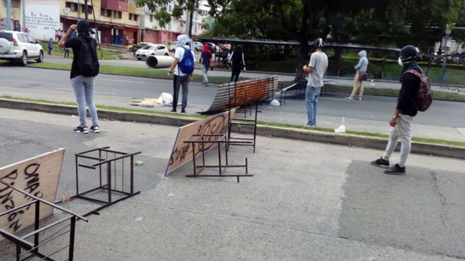 Policía arresta a cuatro personas en protestas de universitarios; reabren la Transístmica