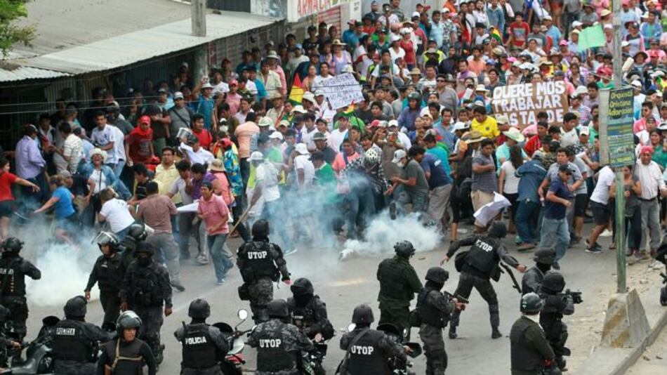Una treintena de heridos en protestas contra Evo Morales en Bolivia