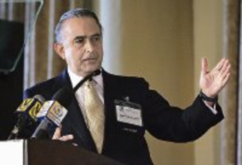 Magnate lanza reto para combatir la pobreza en América Latina