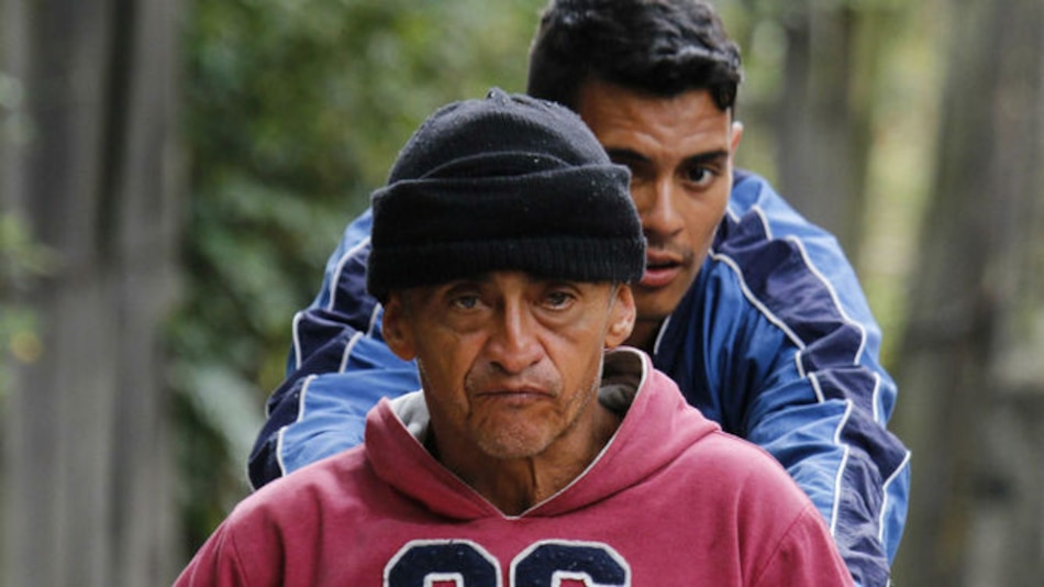 La odisea de un venezolano parapléjico para buscar medicina en Colombia