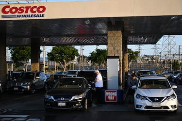 Joe Biden reprende a la industria del petróleo por el alto precio de los combustibles