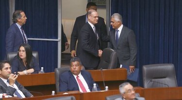 Puñaladas y reproches en el pleno legislativo