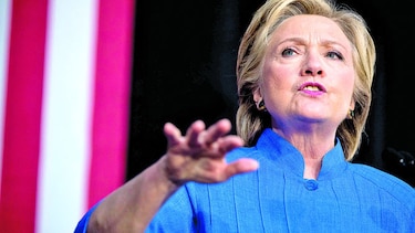 FBI logra permiso para ver correos de Hillary Clinton