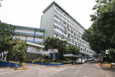 El vía crucis de pacientes y médicos de la CSS