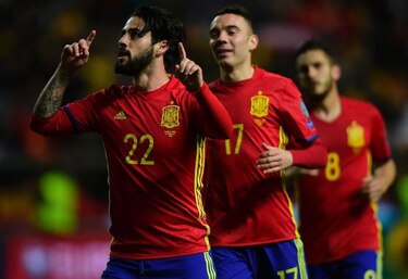 España e Italia se alejan como líderes de su grupo