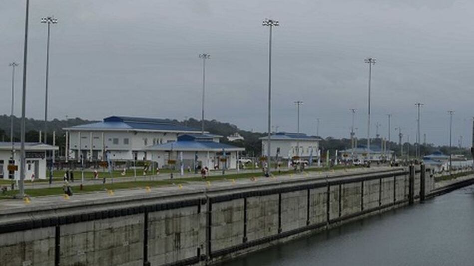 Nave hizo contacto con una pared de la esclusa de Agua Clara