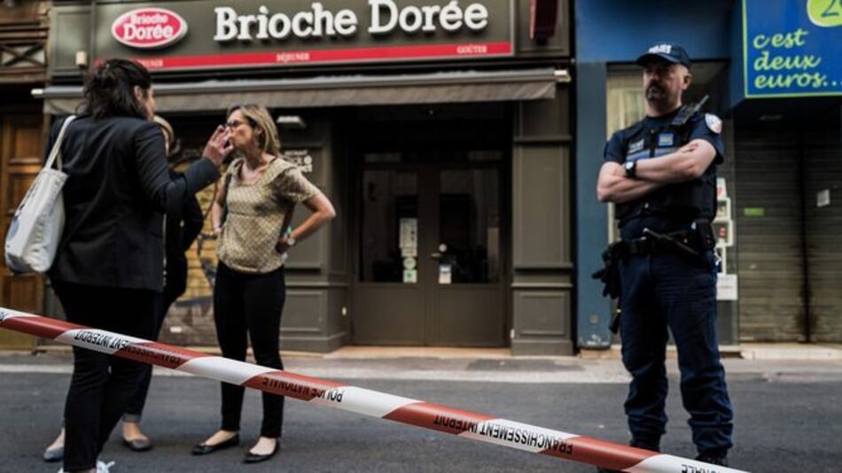 Francia busca a sospechoso después de ataque con paquete bomba en Lyon