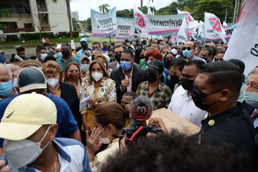 Los 15 diputados acusados de traición activaron su defensa