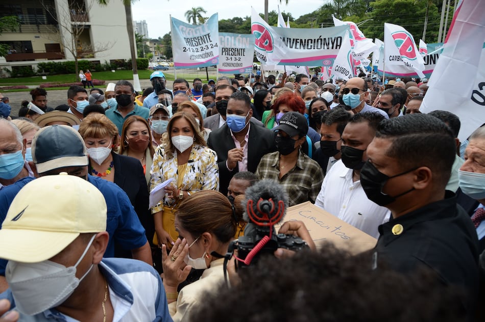 Los 15 diputados acusados de traición activaron su defensa