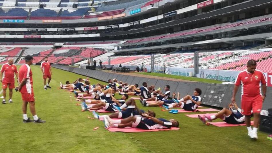 Primeros trabajos en el estadio Azteca para la selección de Panamá