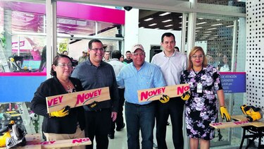 Inauguración de la tienda Novey en Santiago