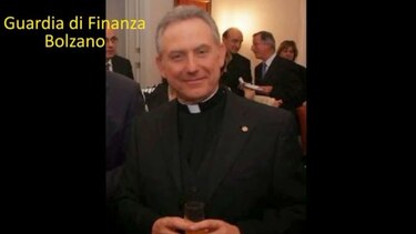 Detienen a sacerdote por estafar 35 millones de dólares en Italia