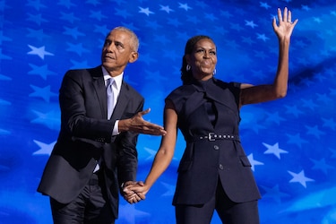 Michelle Obama deslumbra en la Convención Nacional Demócrata con un look futurista