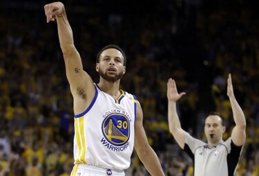 Warriors dan otro paso hacia la final, vencen a Spurs