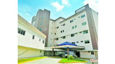 Pacientes esperan apertura de hospital