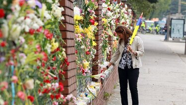Juan Manuel Santos honra a militares muertos en emboscada de las FARC