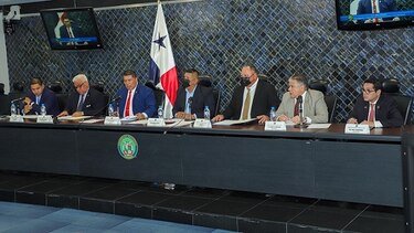 Aprueban en primer debate proyecto que obliga a plataformas digitales de transporte estar bajo prestatarias