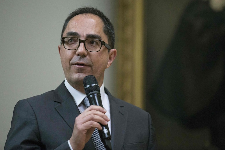 Acusan a expresidente del Louvre de tráfico de arte egipcio