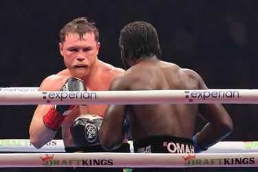 Crawford derrota al ‘Canelo’ Álvarez por decisión unánime y le arrebata sus títulos mundiales