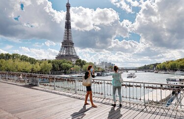 París da un paso atrás ante resistencia de la pandemia  