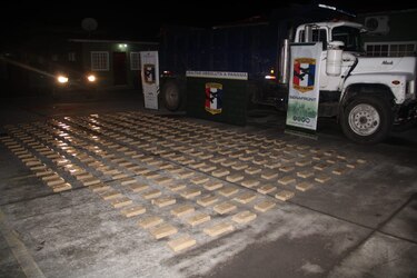 Decomisan cargamento con 275 kilos de droga en Paso Canoa