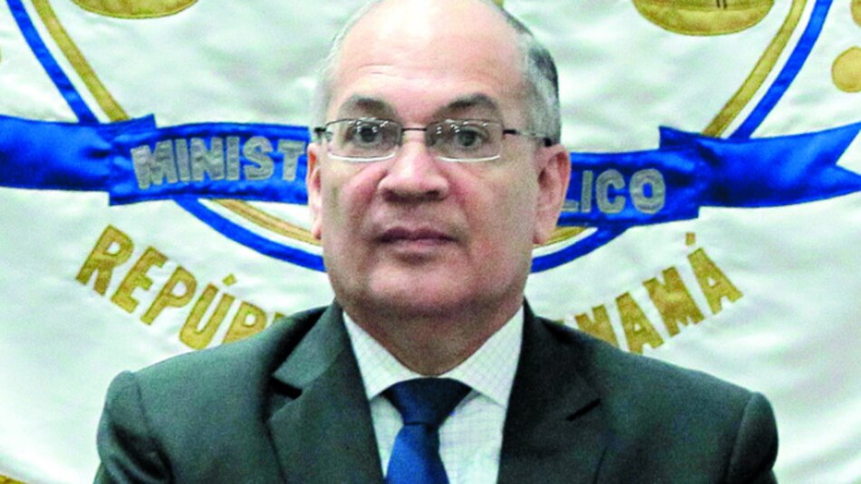 Procurador dice que Carlos Duboy debe separarse del cargo