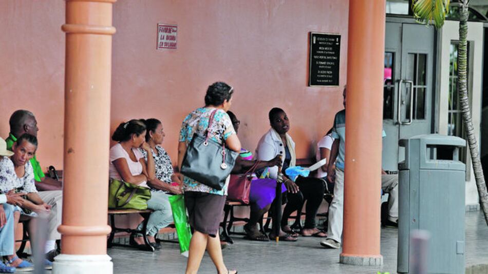Médicos especialistas piden soluciones concretas a la crisis en el Hospital Santo Tomás