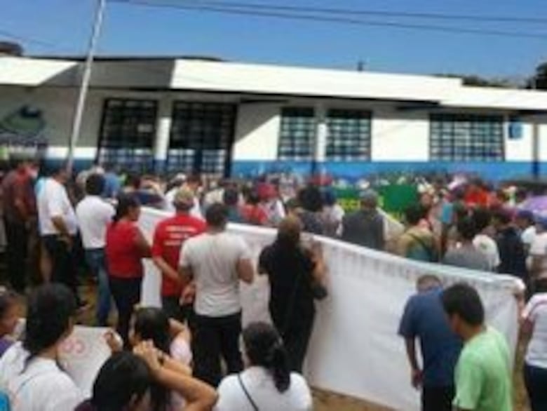 Penonomeños protestan ante la falta de agua por cuarto día consecutivo