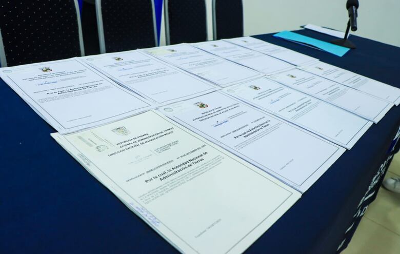 Meduca recibe títulos de propiedad de nueve escuelas en Veraguas