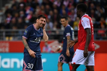 PSG gana 2-0 en Reims con doblete de Mbappé en el debut de Messi