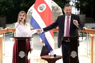Costa Rica: Chaves deja la presidencia, pero conserva el poder