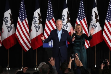 Confusión en EU por retraso en resultados de primarias demócratas en Iowa