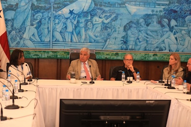 Mulino asegura que garantizará el libre tránsito en reunión con la Cámara de Comercio