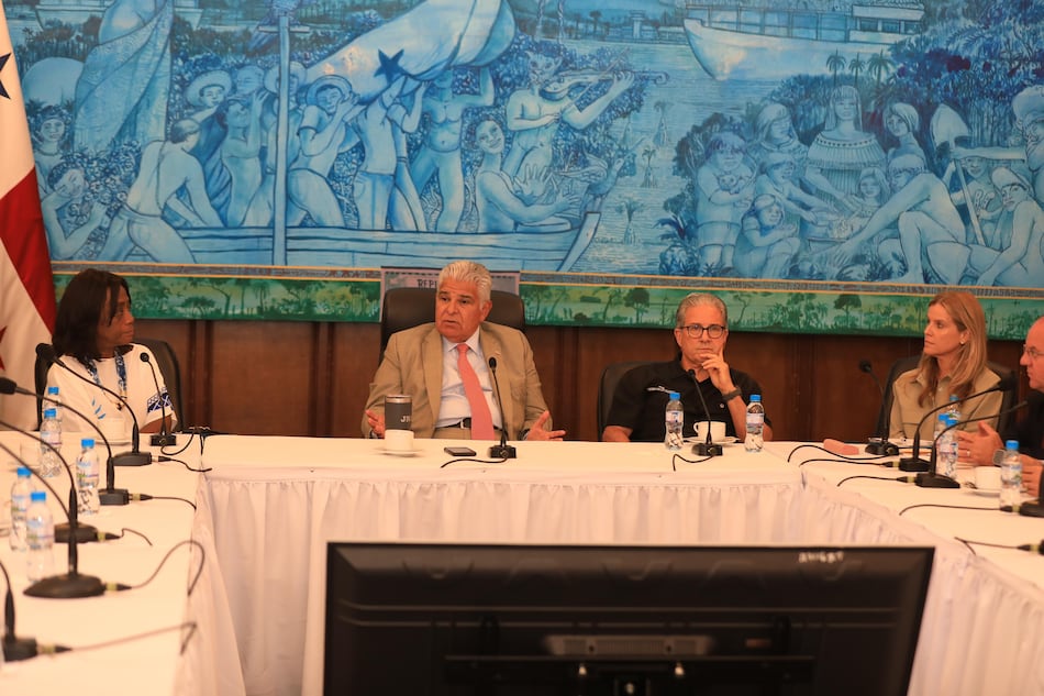 Mulino asegura que garantizará el libre tránsito en reunión con la Cámara de Comercio