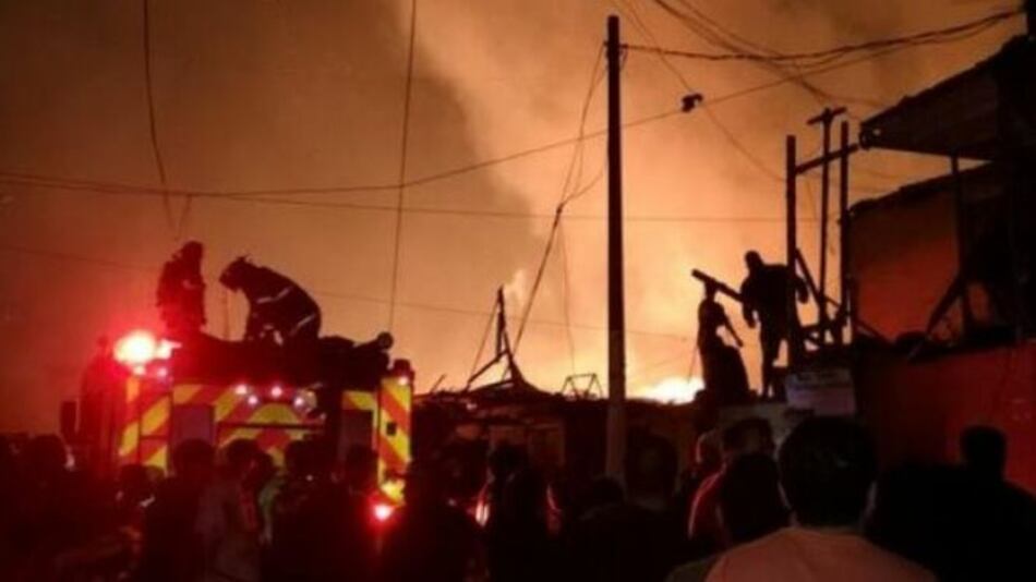 Incendio destruye unas 200 casas en Lima en la víspera de Panamericanos