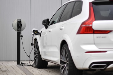 Cambian clasificación para impulsar venta de autos eléctricos